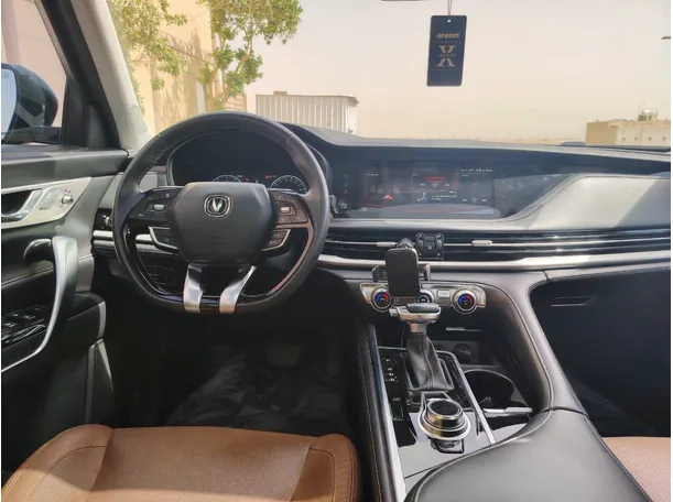 Car image 19