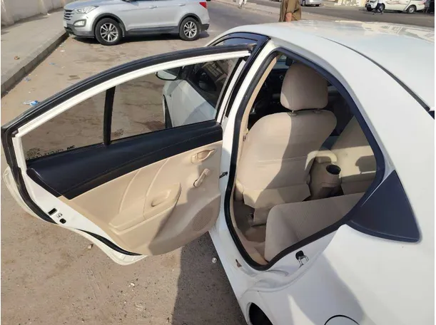 Car image 16