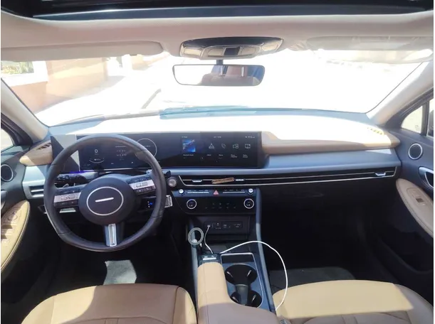 Car image 16
