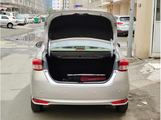 Car image 21