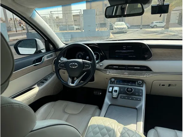 Car image 17