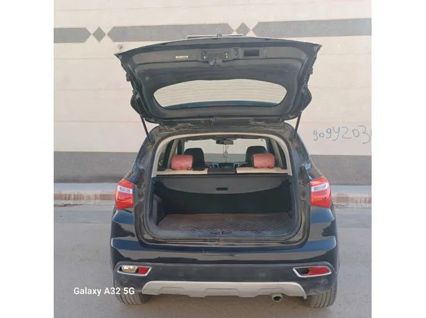 Car image 25
