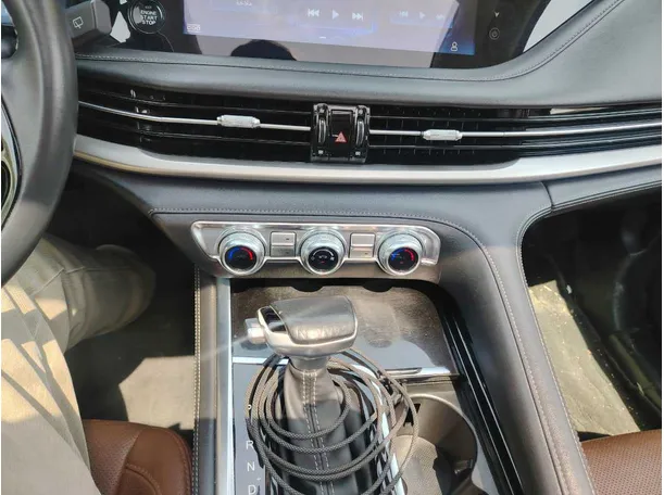 Car image 24