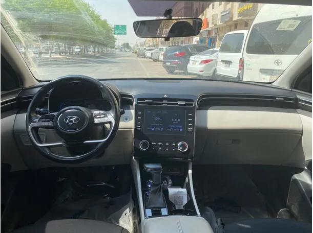 Car image 14