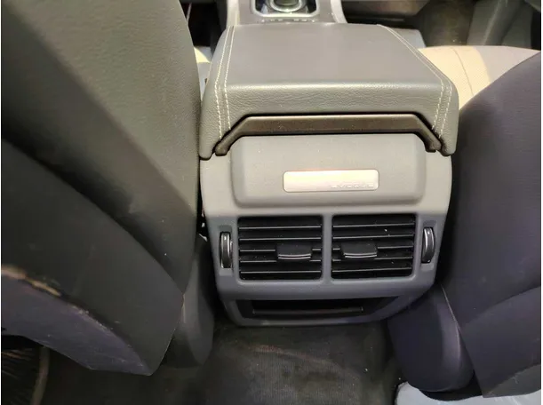 Car image 38
