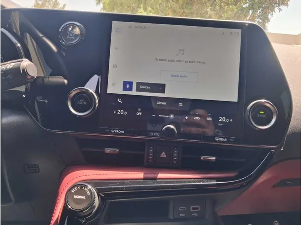 Car image 16