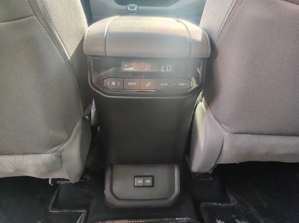 Car image 28