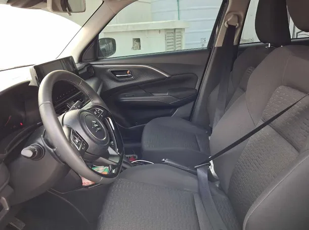 Car image 12