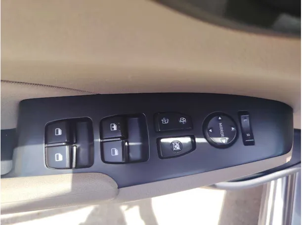 Car image 28