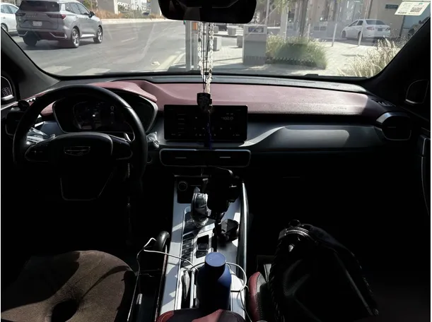 Car image 18