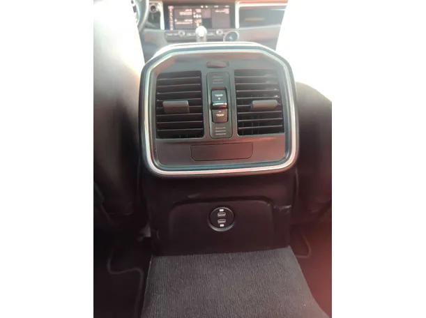 Car image 32