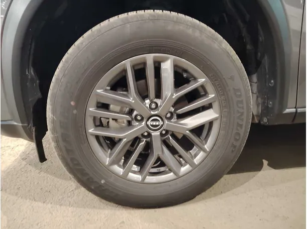 Car image 9