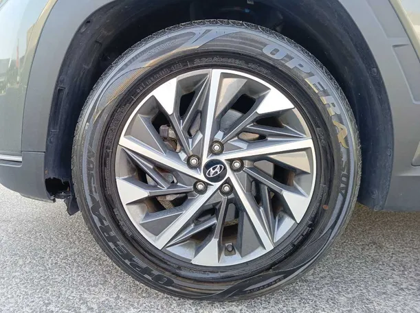 Car image 10
