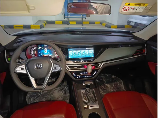Car image 19