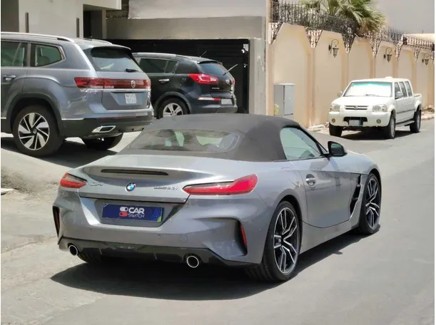 Car image 5