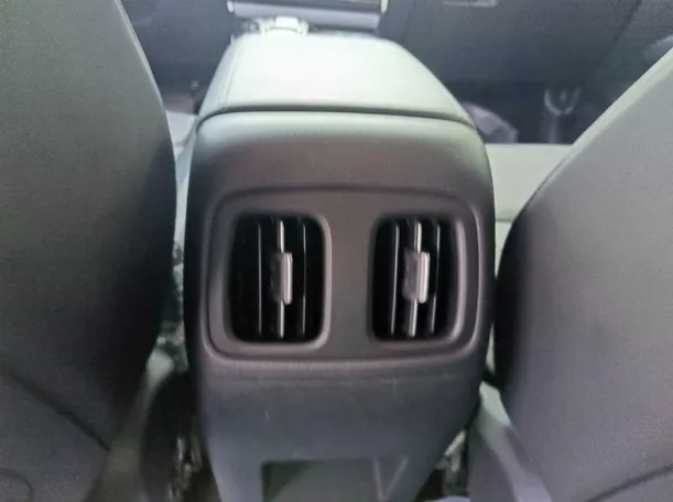 Car image 32