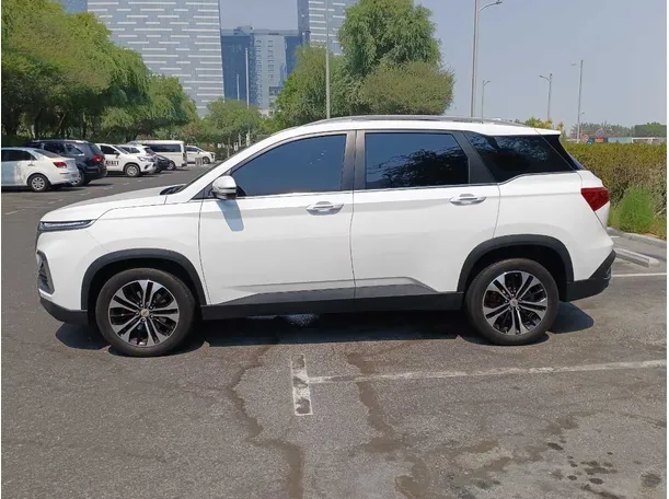 Car image 4