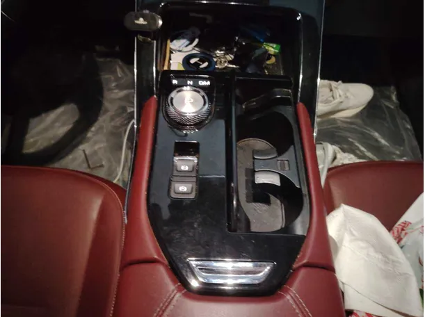 Car image 14