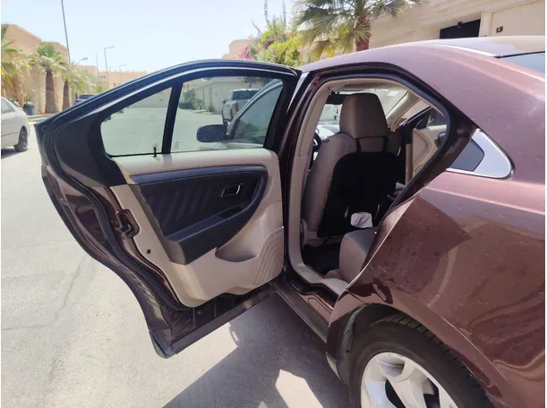 Car image 12