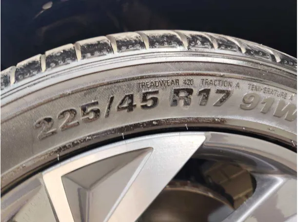 Car image 25