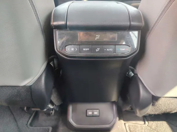 Car image 33