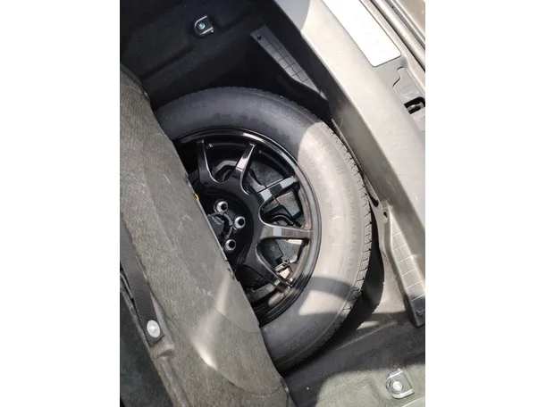 Car image 35