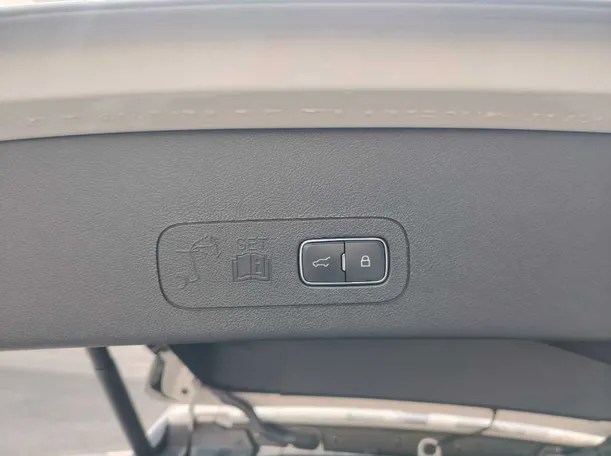 Car image 37
