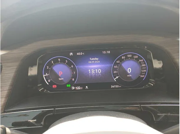 Car image 18