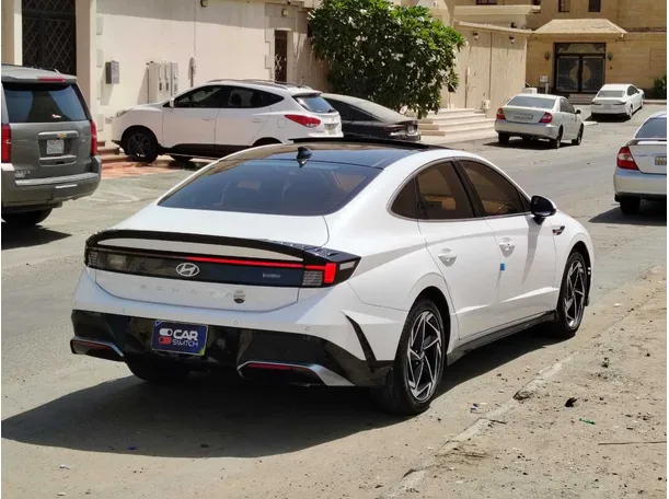 Car image 5