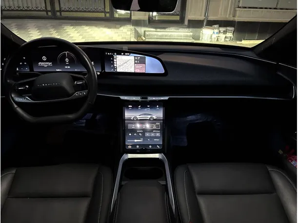 Car image 18