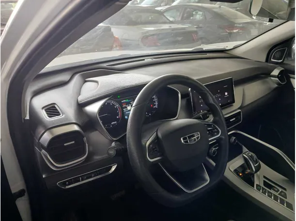 Car image 10