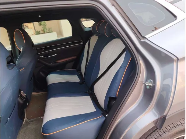 Car image 17
