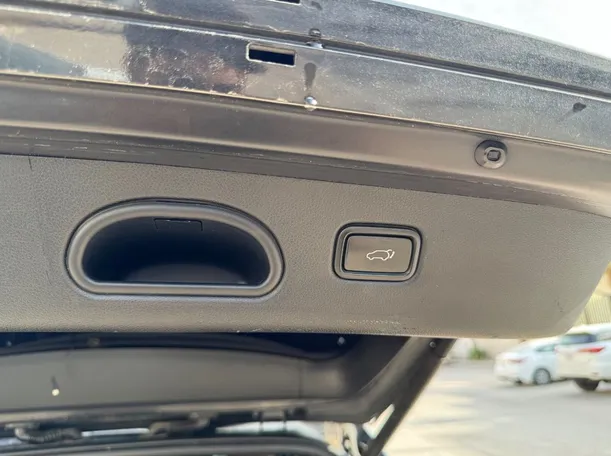 Car image 25