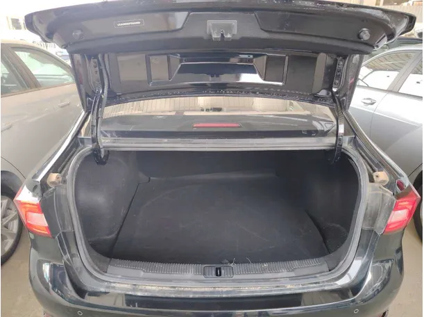 Car image 32