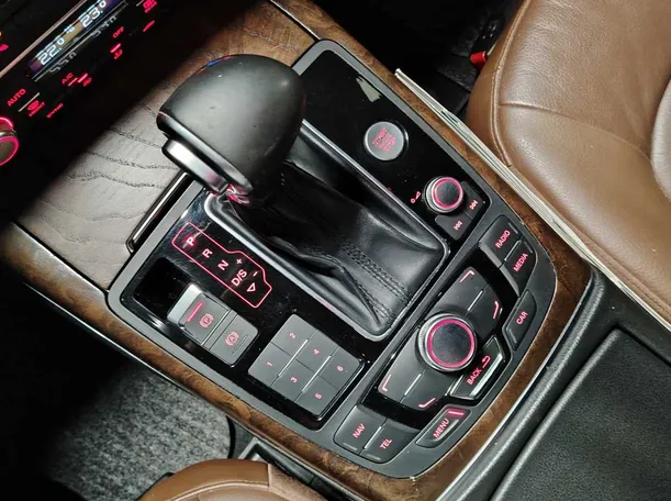 Car image 24