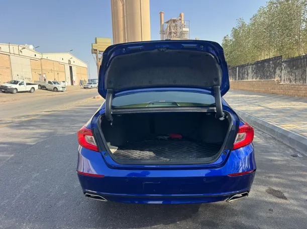 Car image 19