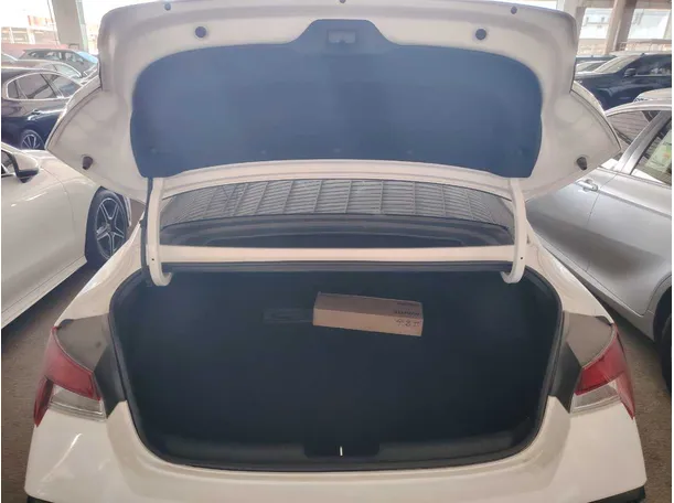 Car image 23