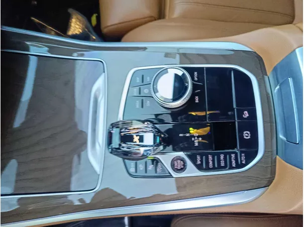 Car image 22