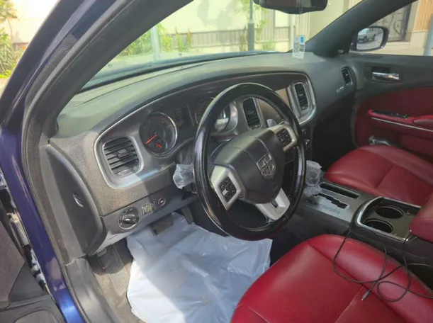Car image 14