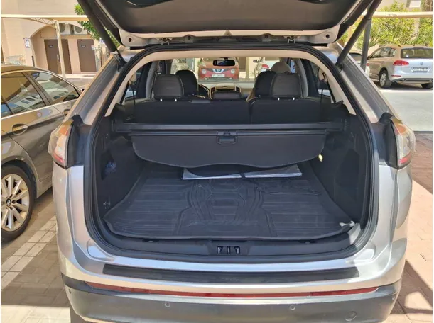 Car image 19