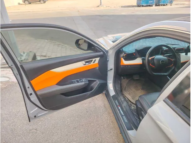 Car image 11