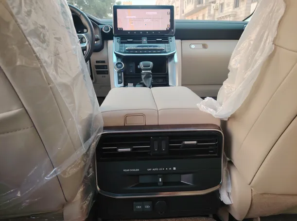 Car image 32