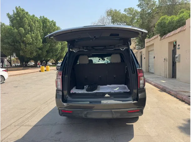 Car image 19