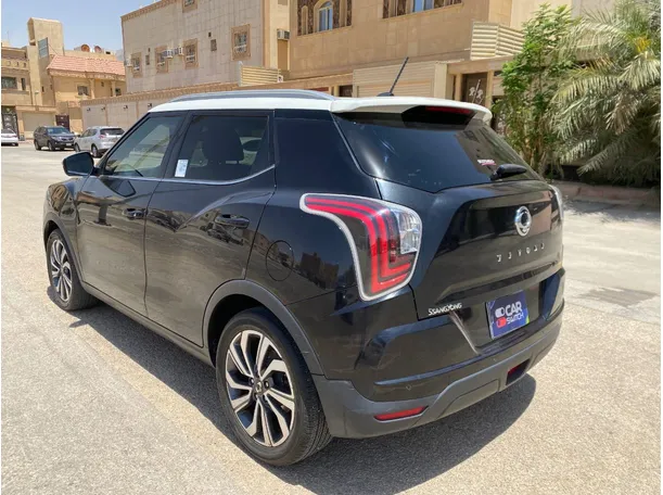 Car image 7