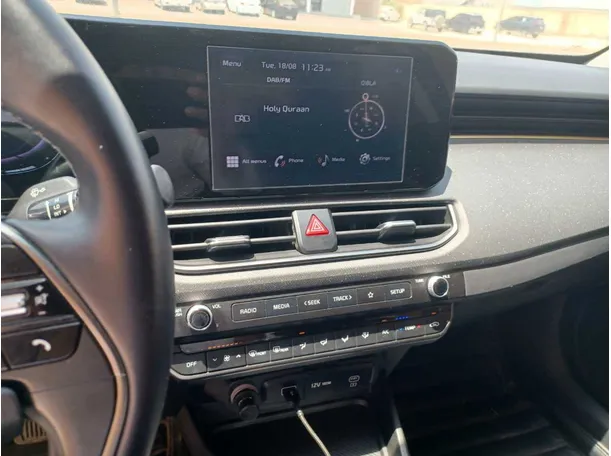 Car image 18