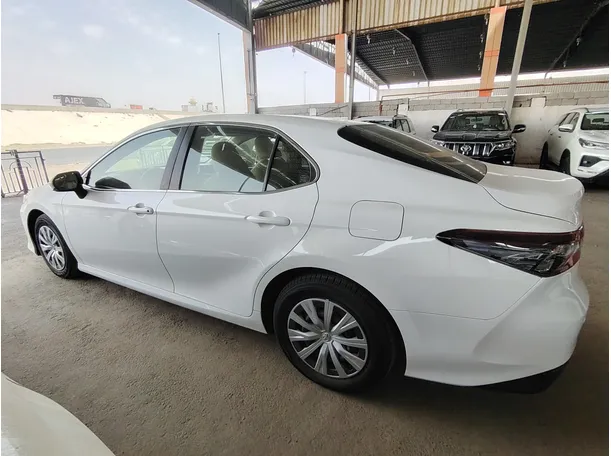 Car image 8