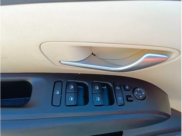 Car image 28