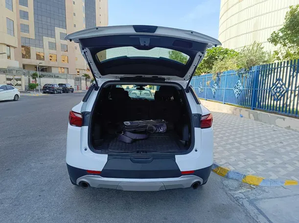 Car image 28