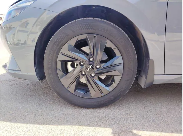 Car image 10