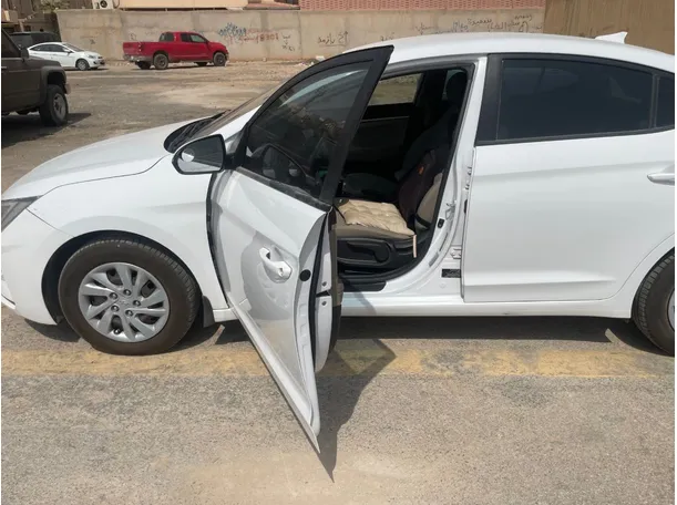 Car image 10